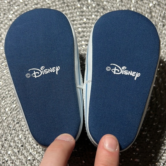♦️Brand New♦️ Never Worn Size 9-12 Month Mickey Mouse Slip On Booties - Picture 3 of 3